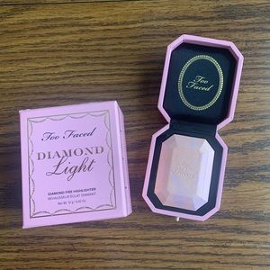 Too Faced Diamond Light Highlighter